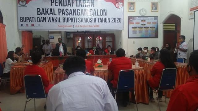 pasangan_rapidin_simbolon_juang_sinaga_resmi_mendaftar_ke_kpu_samosir