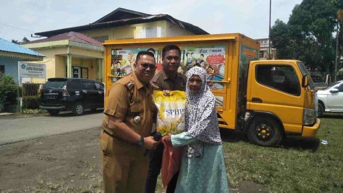 pasar_murah_keliling_bantu_kebutuhan_warga_di_kecamatan_medan_area
