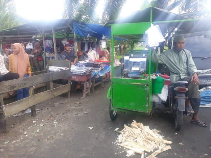 pasar_rakyat_dibuka_pedagang_pekan_lelo_turun_omset