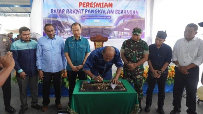 pasar_rakyat_pangkalan_brandan_diresmikan_syah_afandin