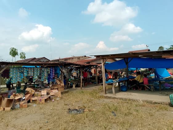 pasar_tradisional_pokan_baru_hanya_buka_di_hari_sabtu