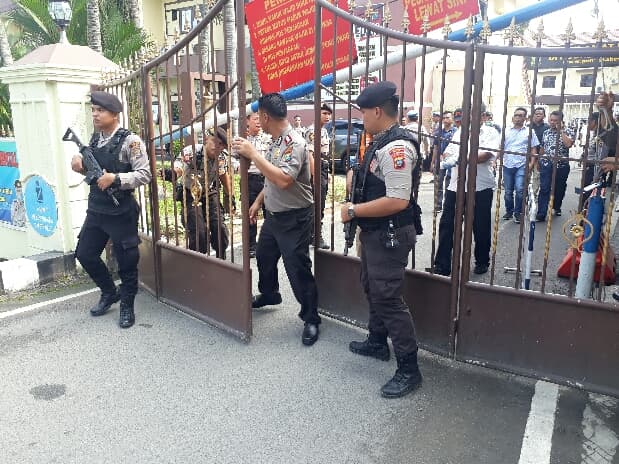 pasca_bom_bunuh_diri_mapolrestabes_dijaga_ketat