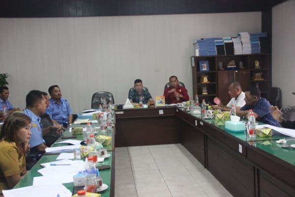 pasca_didemo_pegawai_komisi_iii_dprd_simalungun_rdp_dengan_pdam_tirtalihou