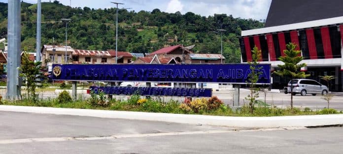 pasca_insiden_di_pelabuhan_ambarita_aktifitas_penyeberangan_kmp_ihan_batak_dihentikan_sementara