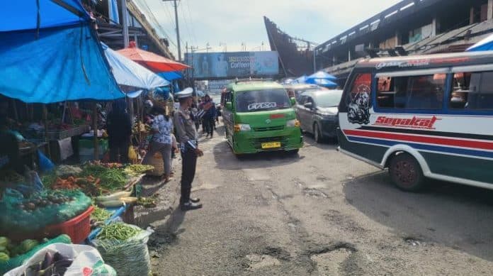 pasca_terbakar_polisi_intensifkan_pengaturan_lalulintas_di_sekitar_pasar_horas