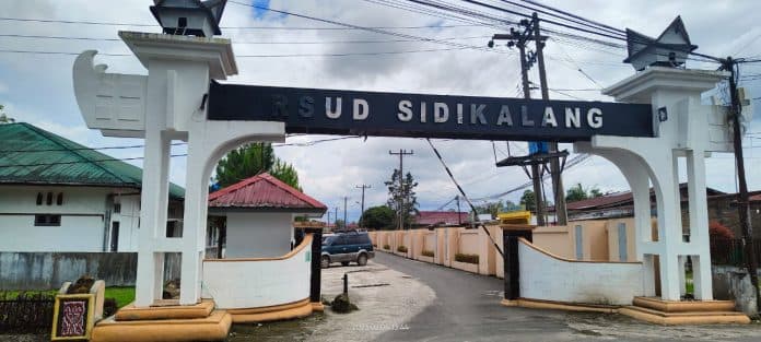 pasien_ibu_hamil_rujukan_rsud_sidikalang_melahirkan_di_ambulans_bayi_meninggal