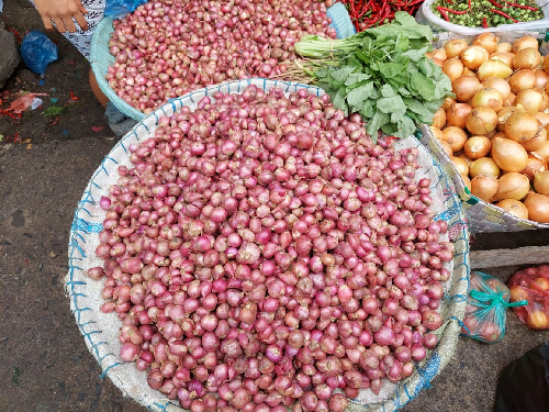 pasokan_dari_jawa_sedikit_harga_bawang_merah_melambung_di_kota_medan