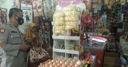 pastikan_ketersediaan_sembako_polsek_medan_baru_sambangi_pasar_tradisional