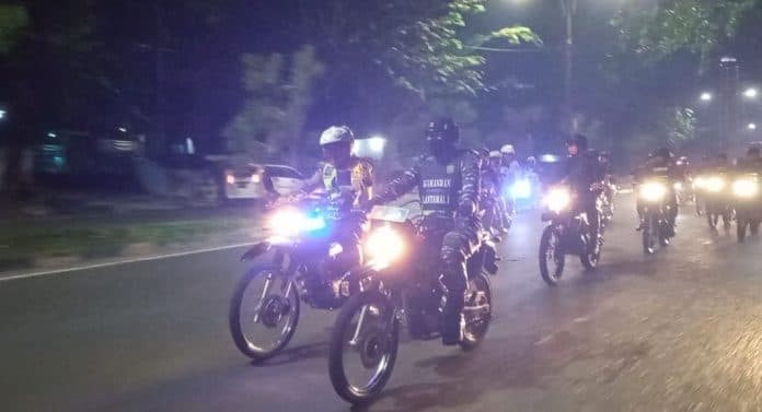pastikan_malam_takbiran_aman_kapolda_sumut_dan_pangdam_patroli_pakai_motor