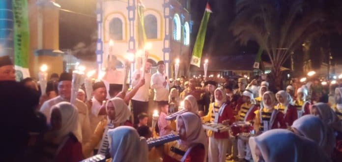 pawai_obor_sholawatan_sambut_ramadhan_di_serdang_bedagai_dilepas