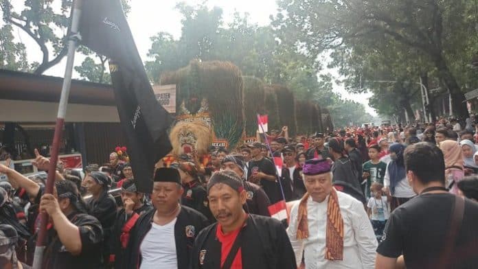 pawai_reog_ponorogo_yang_digelar_kemenko_pmk_sedot_1000_pengunjung