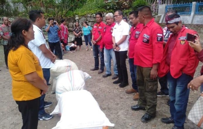 pbb_samosir_beri_bantuan_ke_warga_kenegerian_sihotang