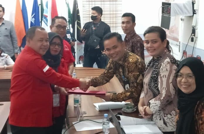 pdip_jadi_parpol_pertama_mendaftar_ke_kpu_siantar_ini_target_kursi_dan_nama_balonnya
