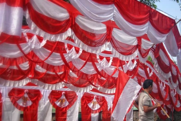 pedagang_bendera_musiman_jelang_hari_kemerdekaan