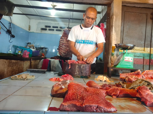 pedagang_daging_di_asahan_di_tengah_pmk_laku_10_kg_sehari_sudah_mantap