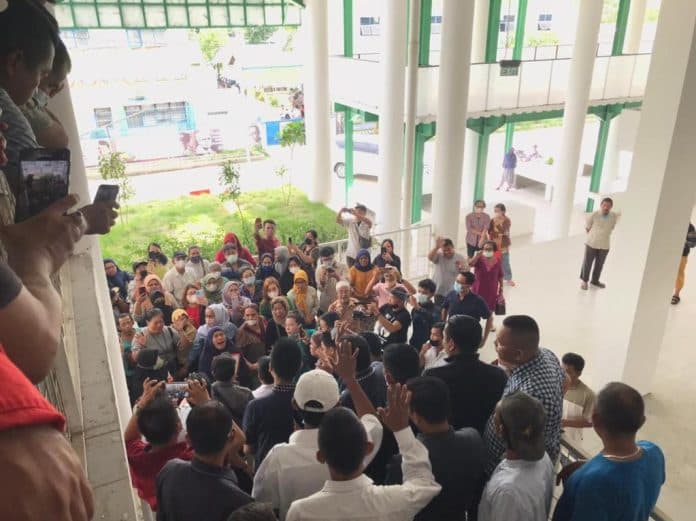 pedagang_pasar_aksara_demo_terkait_kontribusi_kios_dprd_medan_pastikan_kur_mikro_tanpa_agunan