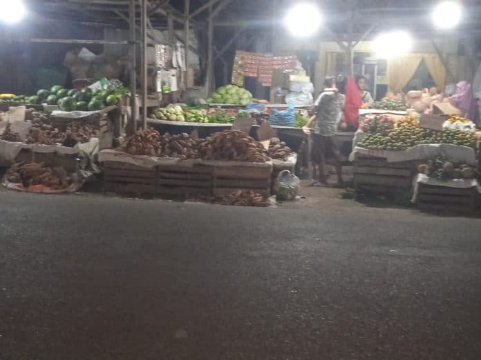 pedagang_sayur_di_pasar_raya_lau_dendang_mengeluh_sepi_pembeli