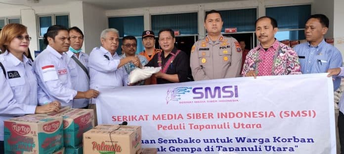 peduli_tapanuli_utara_smsi_sumut_berikan_bantuan