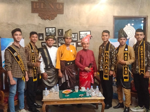 pegiat_budaya_di_asahan_gaungkan_anak_muda_berbusana_melayu