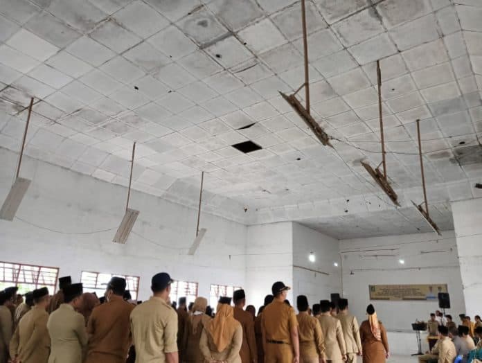 pejabat_administrator_dan_pengawas_simalungun_dilantik_di_gedung_usang
