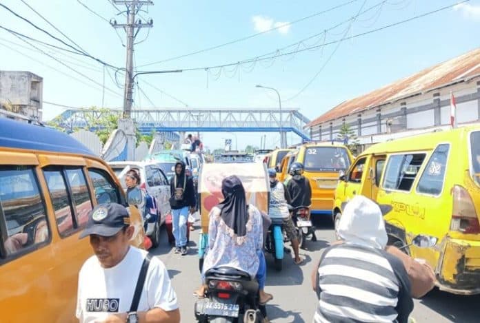 pelabuhan_belawan_mulai_dipenuhi_arus_mudik_lebaran_2024