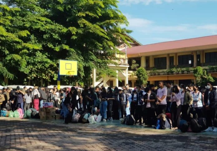 pelajar_sma_budi_mulia_siantar_mendaki_puncak_pusuk_buhit_samosir