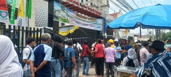 pelajar_sma_ricuh_dengan_pekerja_proyek_di_jalan_sisingamangaraja_medan