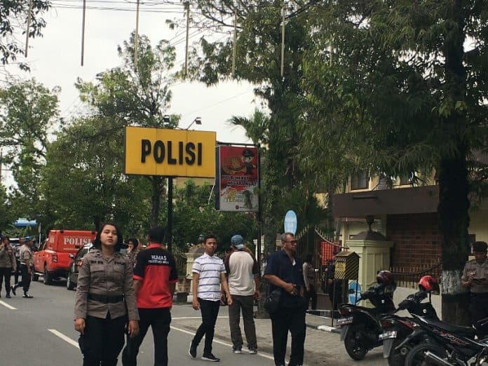 pelaku_bom_bunuh_diri_masuk_ke_mapolrestabes_dikabarkan_pakai_atribut_ojol
