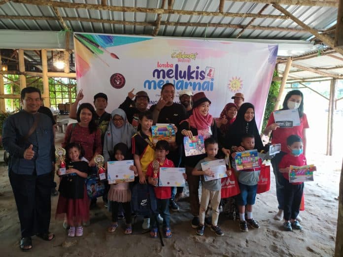 pelaku_seni_siantar_simalungun_bersama_tif_gelar_lomba_melukis_dan_mewarnai_tema_guruku