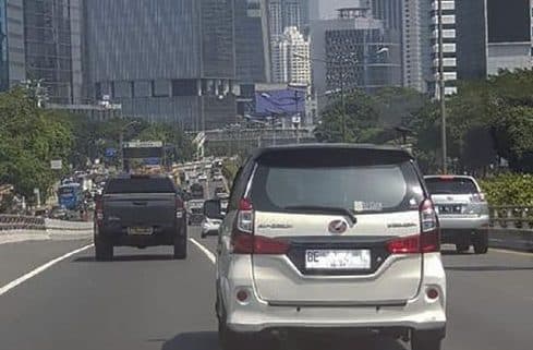 pelat_putih_belum_berlaku_banyak_pemilik_kendaraan_di_medan_mengaku_cetak_sendiri