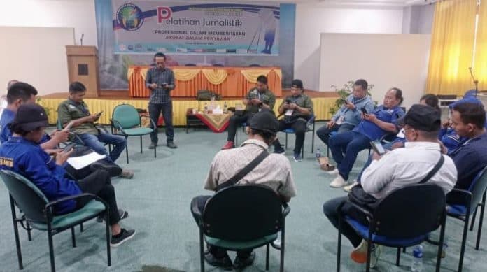 pelatihan_jurnalsitik_yang_digelar_iwo_sibolga_tapteng_hadirkan_tiga_wartawan_senior
