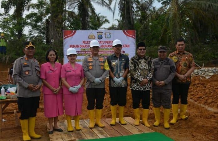 peletakan_batu_pertama_rumdis_polres_bupati_labusel_utarakan_beberapa_permohonan