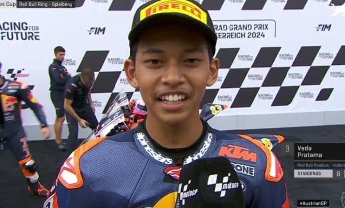 pembalap_indonesia_berhasil_naik_podium_red_bull_motogp_rookies