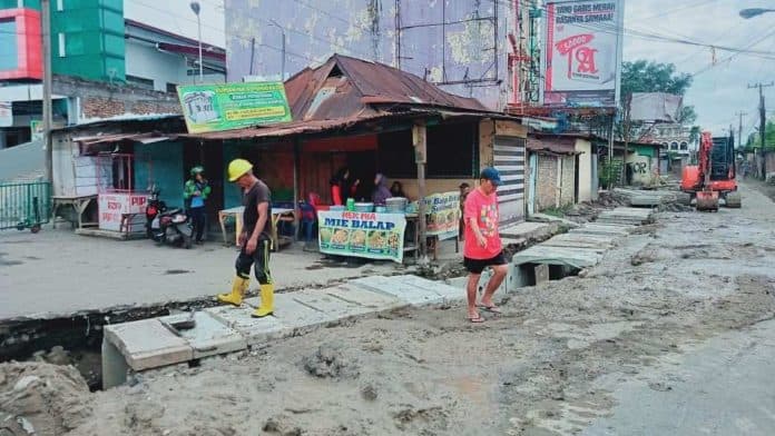 pembangunan_drainase_tak_kunjung_usai_pedagang_di_medan_keluhkan_nihilnya_perhatian_pemerintah