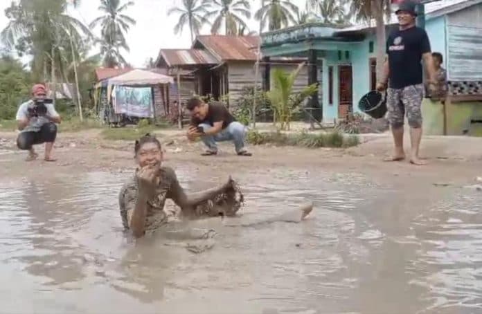 pembangunan_jalan_rusak_silau_laut_asahan_anggota_dprd_sumut_klaim_akhir_2023_selesai