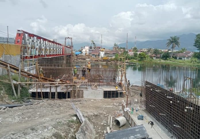 pembangunan_jembatan_porsea_yang_selesai_tahun_2025_mendapat_sorotan