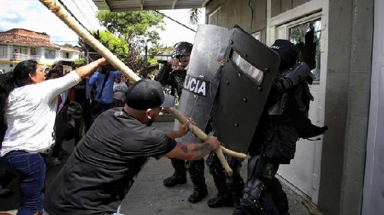 pemberontak_mengamuk_ribuan_warga_kolombia_terjebak_di_rumah