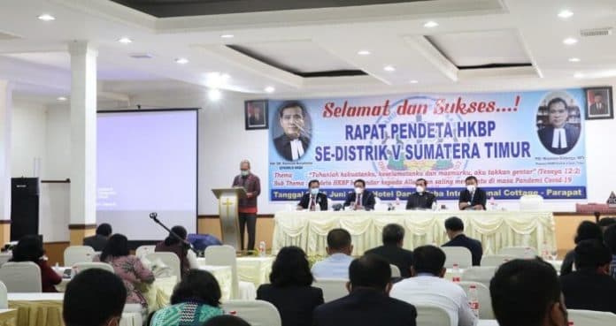 pembukaan_rapat_pendeta_hkbp_wali_kota_siantar_keberagaman_bukan_ancaman
