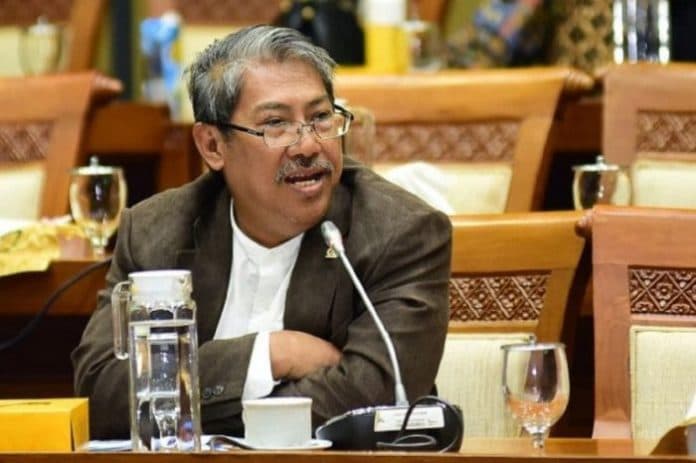 pemerintah_didesak_beri_sanksi_pada_industri_yang_pakai_solar_subsidi