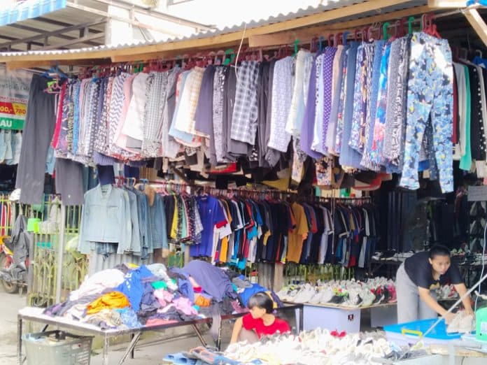 pemerintah_izinkan_pengecer_jual_baju_impor_bekas_selama_ramadhan