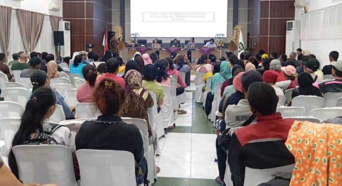 pemindahan_ke_eks_rph_batal_pedagang_pasar_horas_tetap_berjualan_di_jalan_merdeka