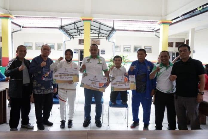 pemkab_asahan_berikan_penali_asih_ke_atlet_disabilitas_berprestasi