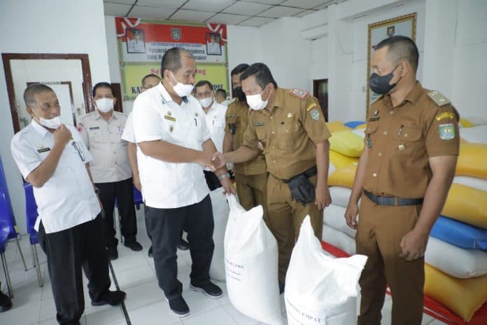 pemkab_asahan_salurkan_22_ton_beras_kepada_korban_banjir