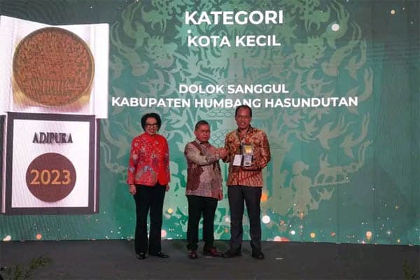 pemkab_humbahas_terima_penghargaan_anugerah_adipura_kedua