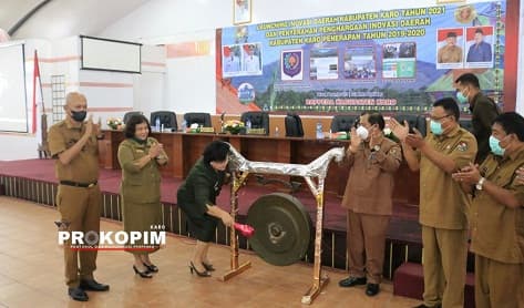pemkab_karo_launching_inovasi_daerah_2021_cory_sebayang_penanda_awal_design_inovasi