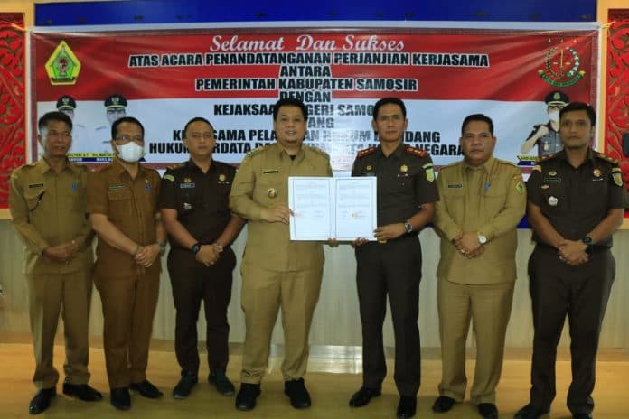 pemkab_samosir_dan_kejari_mou_bidang_hukum_perdata_dan_tata_usaha_negara