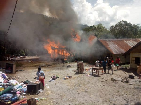 pemkab_samosir_siapkan_bantuan_darurat_bagi_korban_kebakaran_di_sianjur_mula_mula