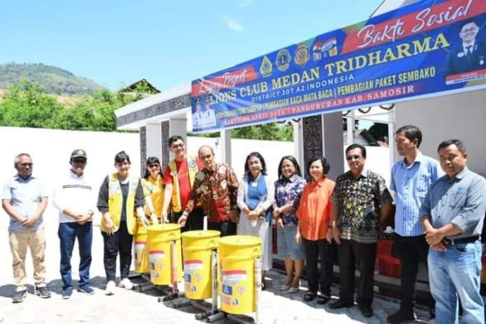 pemkab_samosir_terima_bantuan_dari_lions_club_medan_tridharma