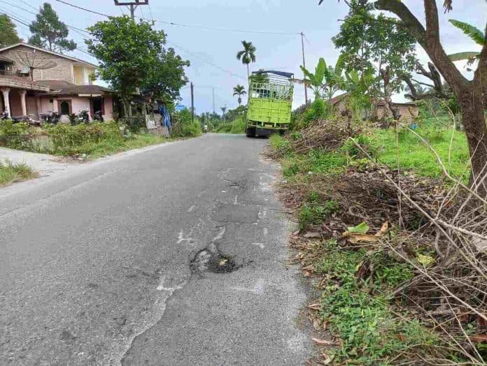 pemkab_simalungun_segera_perbaiki_jalan_besar_sidamanik