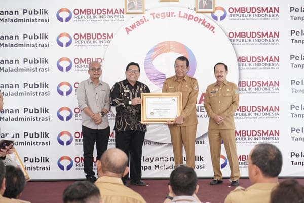 pemkab_taput_raih_predikat_kepatuhan_tinggi_dari_ombudsman_ri